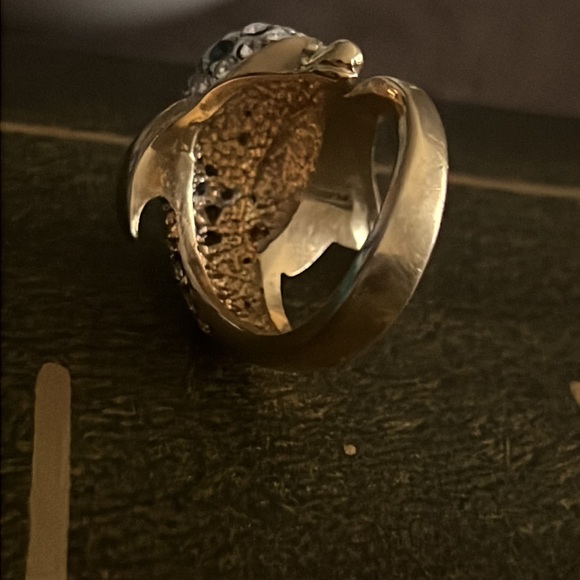 Bedazzled dolphin ring - Picture 2 of 4